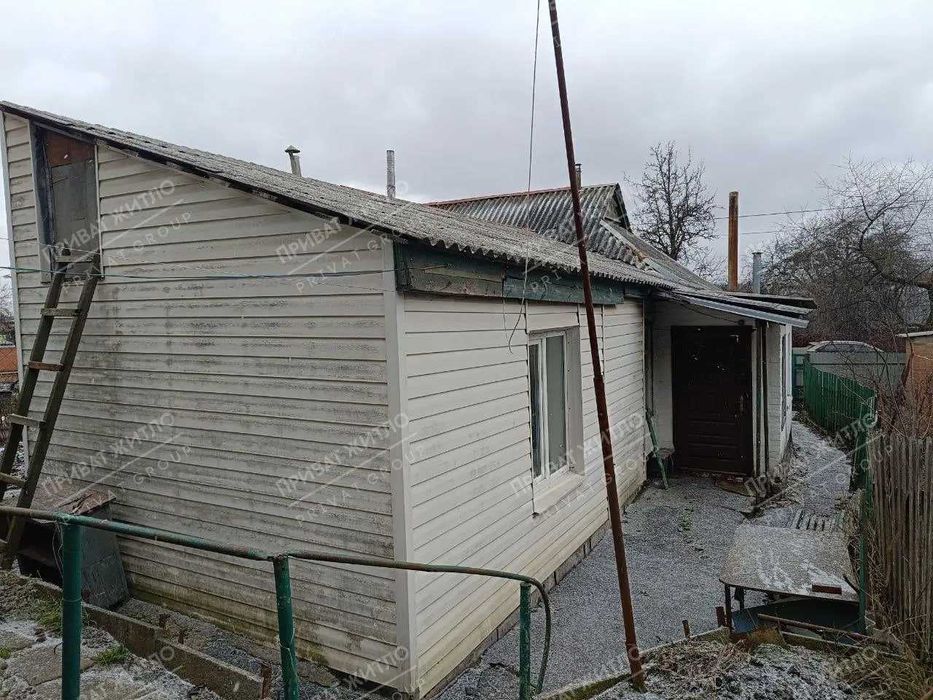 Частина будинку в 300 м від школи №8