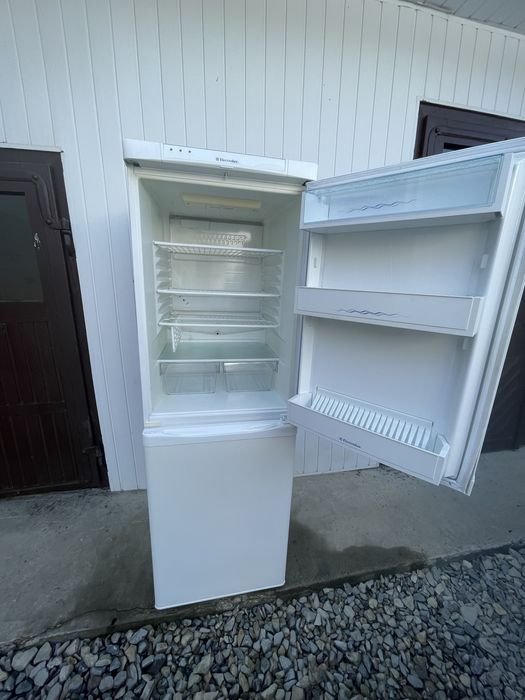 Холодильник електролюкс