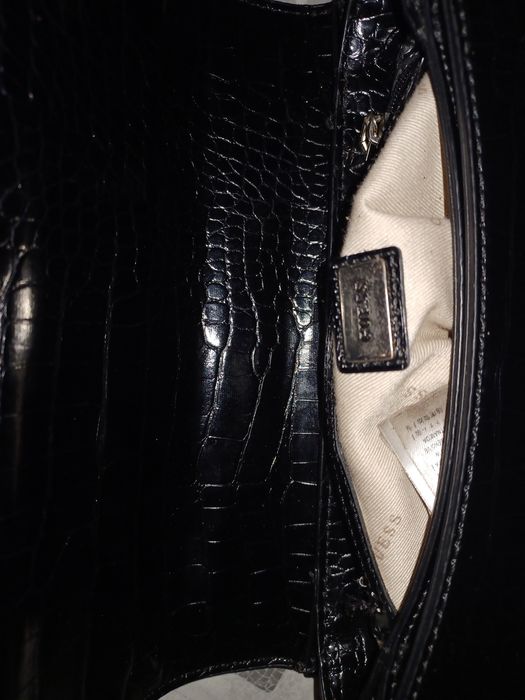 Torebka Guess na łańcuszku czarna