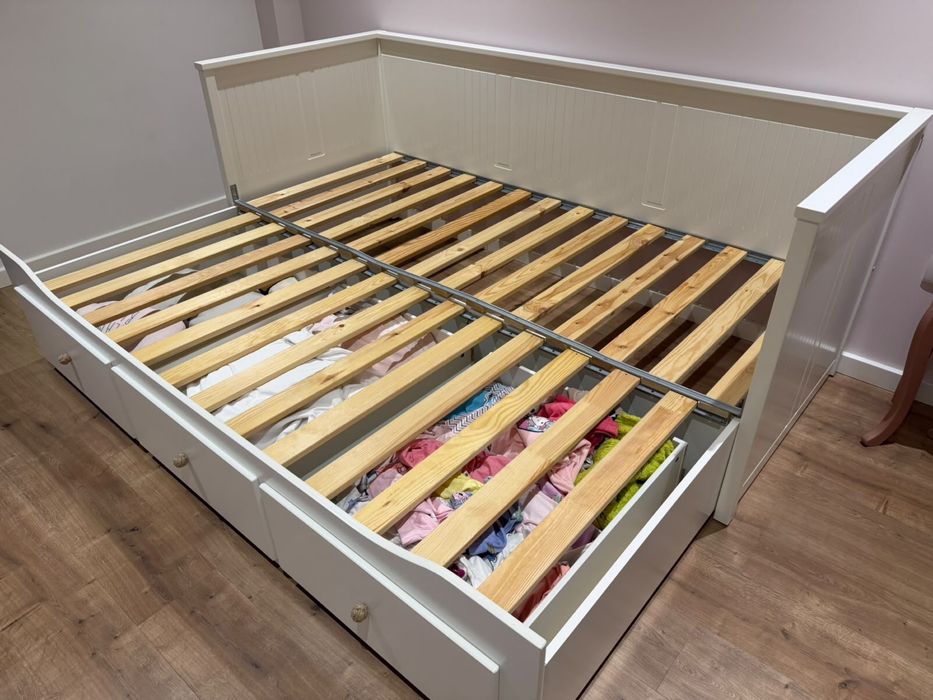 Vendo cama Ikea Hemnes + 2 colchoes com capa