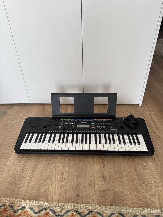 Piano Yamaha PSR-E253 + suporte