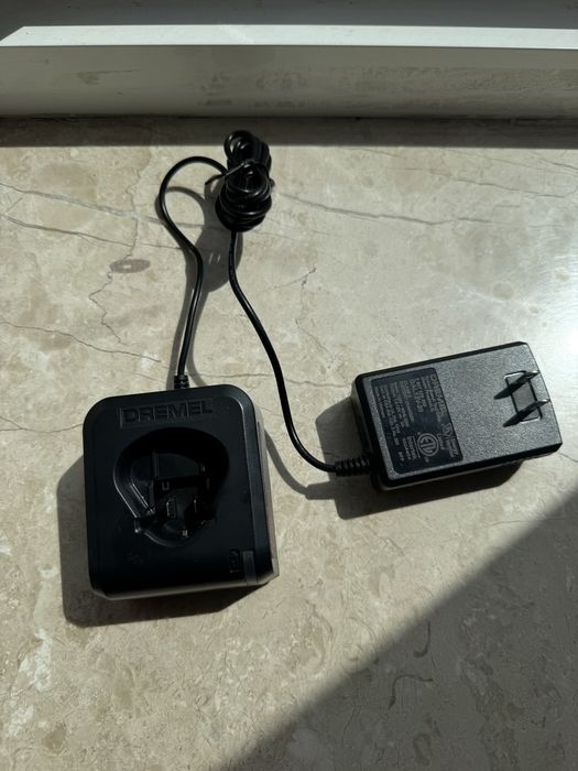 Зарядний пристрій Dremel Bosch GAL 12V-20