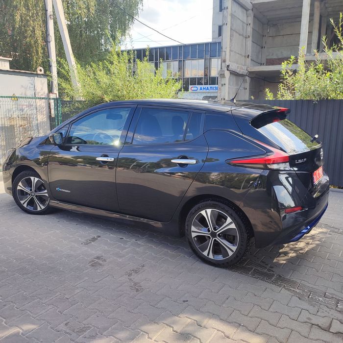 Nisan Life 40 TEKNA + З АВТОпаркуванням топова версія