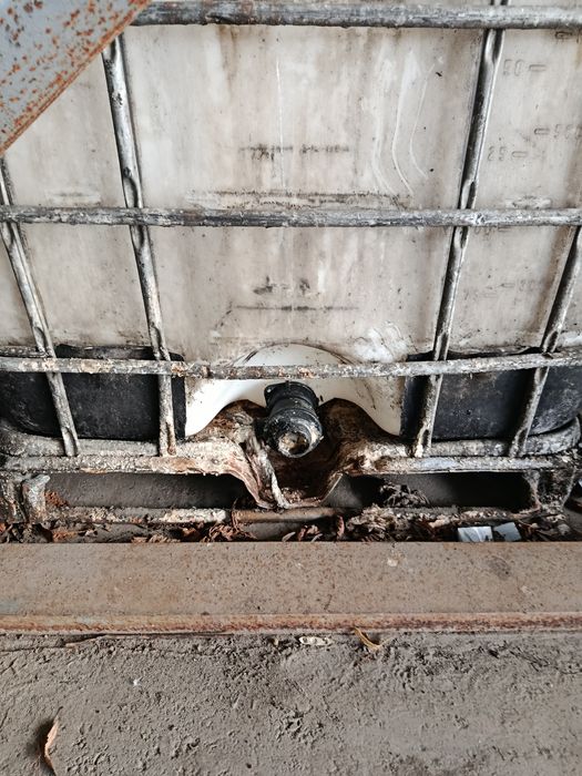 1000 л єврокуб вживаний на піддоні.