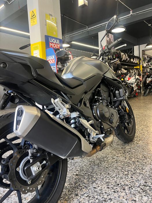 Honda CB 750 Hornet de 2023, Irrepreensível com 11698 Kms. Garantia