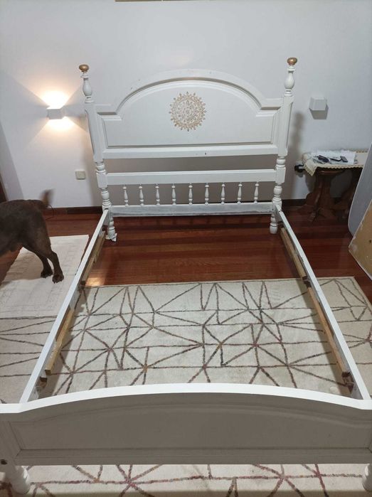 Cama de casal em madeira maciça branca, Clássica / Vintage, Robusta