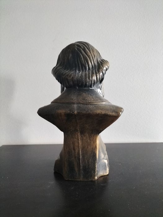 Busto Almeida Garrett