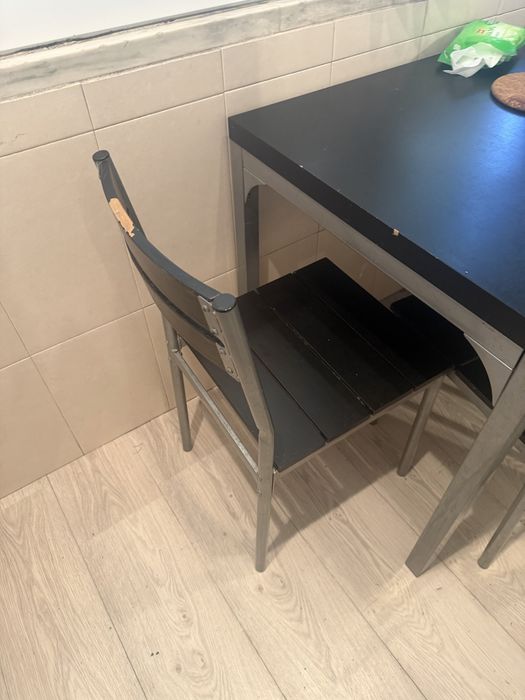 Conjunto de mesas mais 4 cadeiras
