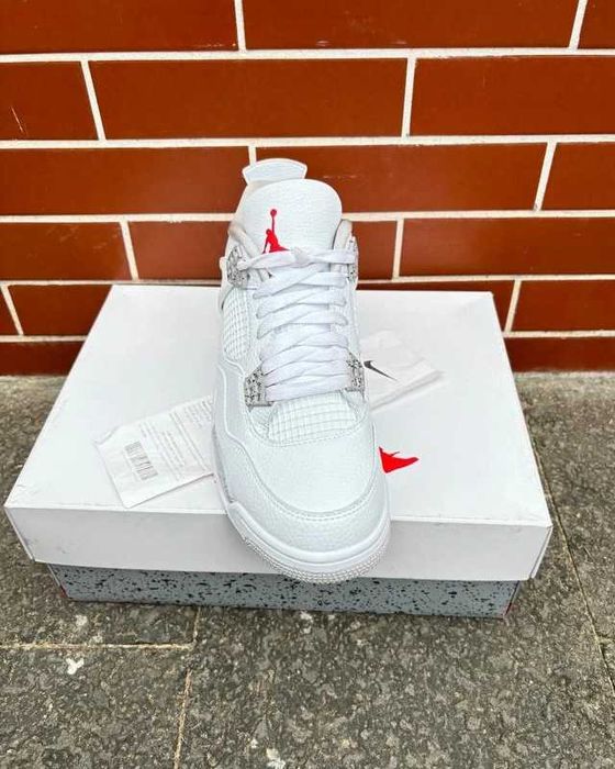 Buty sportowe "Jordan_4_Retro_White_Oreo R.37.5