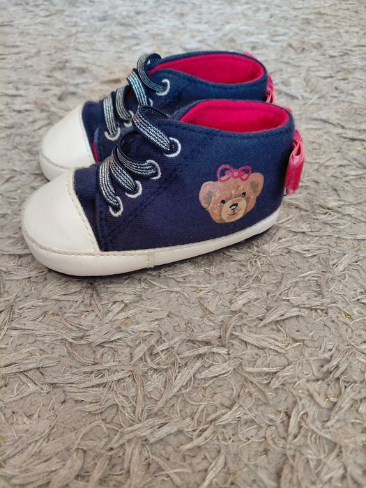 Sapatinho de bebe menina