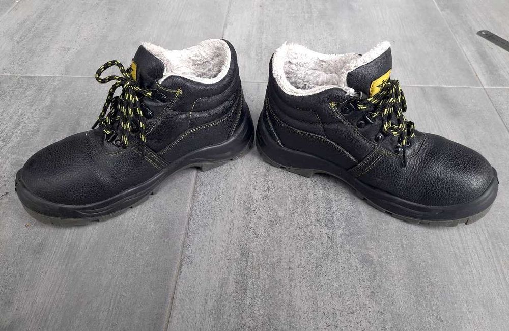 Б/у утепленные ботинки рабочие BRYES, Польша р. 40, стелька 26 см