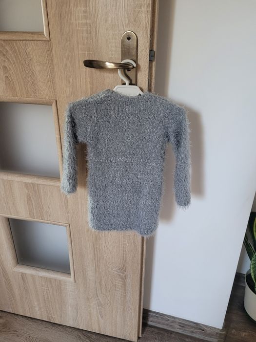 Sweterek ze złotą nitką