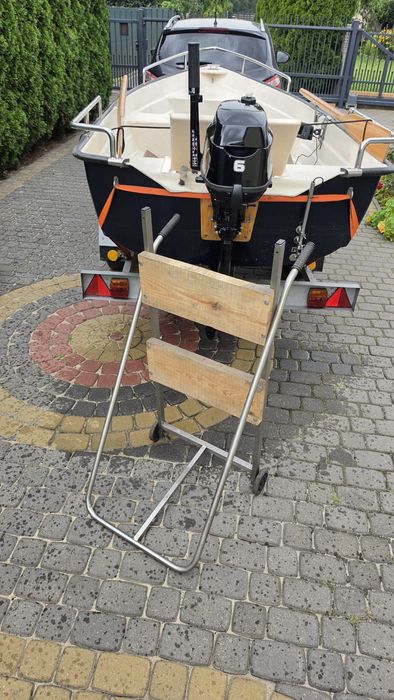 Łódź wędkarska rekreacyjno motorowa z przyczepą podłodziową