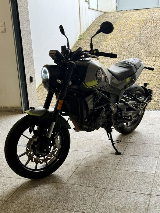 Moto Benelli Leoncino 250