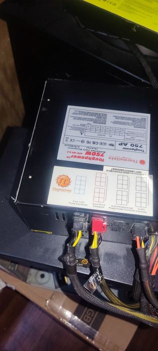 Блок питания Thermaltake Toughpower 750