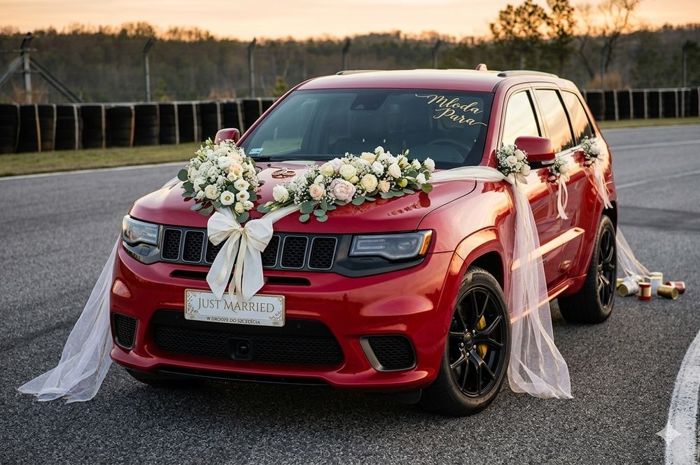 Auto VIP do ślubu 1 z najszybszych SUV świata Jeep Grand Cherokee Trackhawk 6.2 V8 supercharged zawiozę do ślubu sesja fotograficzna sala weselna