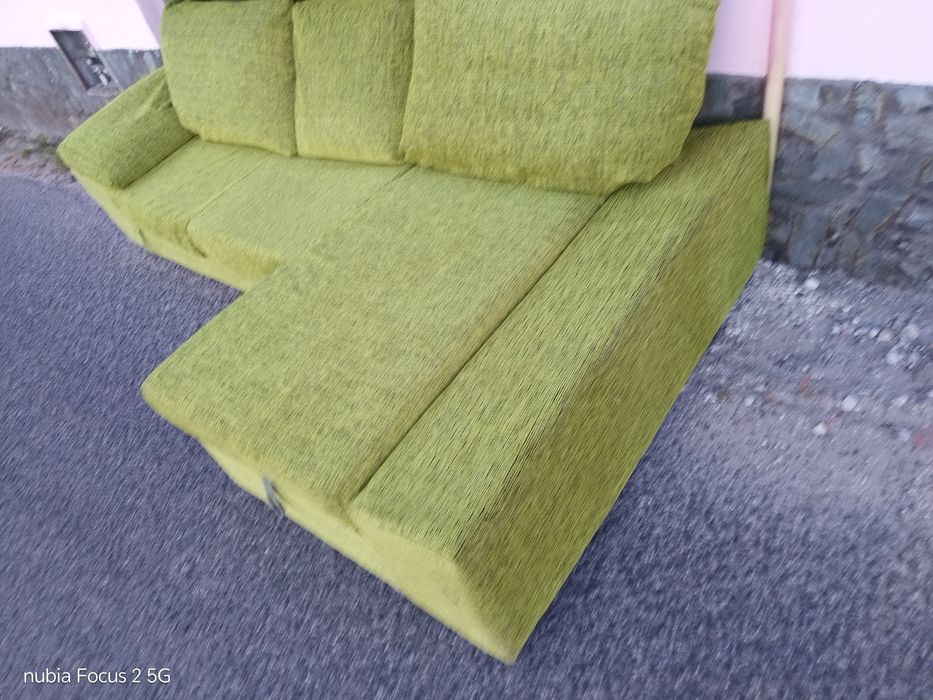 Sofa chaise longue com arrumacao e bancos deslizantes