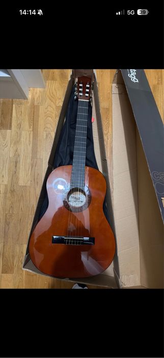 Guitarra nova com etiqueta