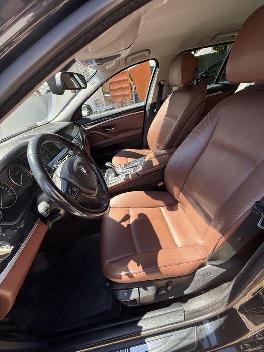 BMW 520d Touring Auto  Câmara de Ré | Bancos Elétricos | Muito Estimada foto 5