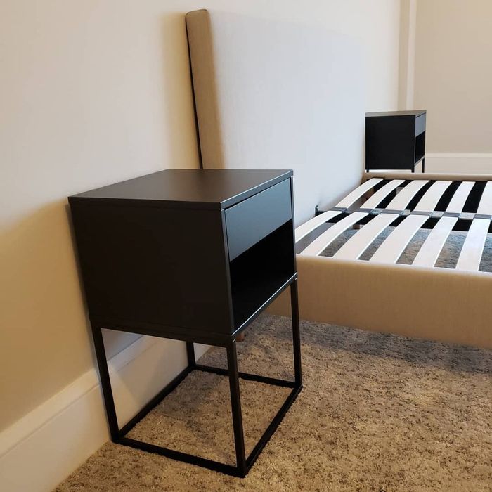 1 Mesinha de cabeceira VIKHAMMER Ikea