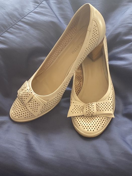 Продам женские туфли