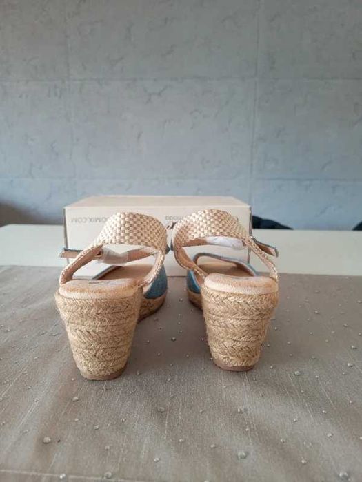 Sandały typu espadryle na koturnie r 36