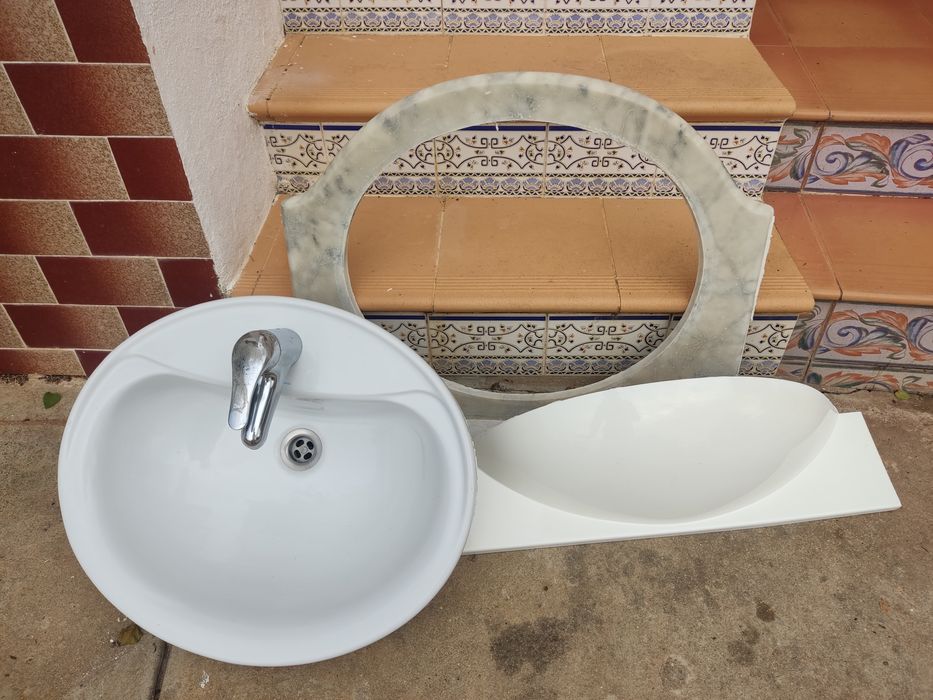 Bacia SANITADA e pedra