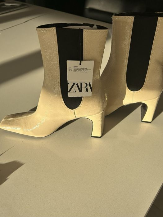 Нові ботильйони Zara, бежевого кольору