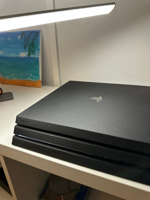 PS4 PRO em bom estado