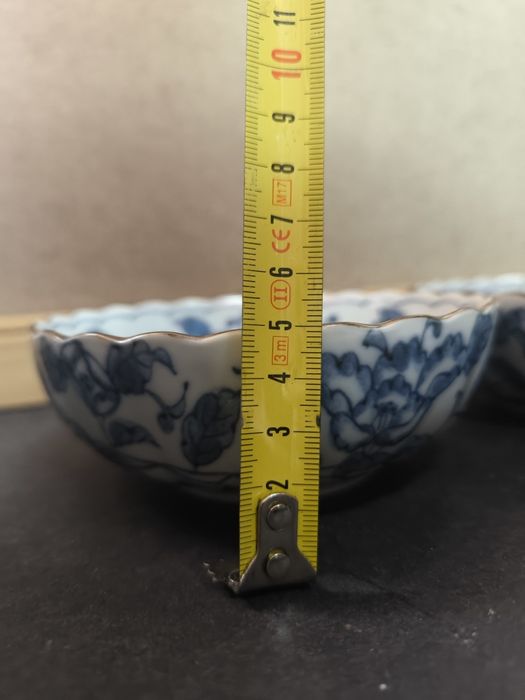 2 Taças Porcelana Azul e Branca Borda Dourada. 
Um par requintado de t