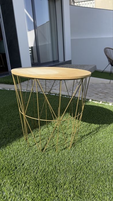 Mesa de Apoio Dourada
