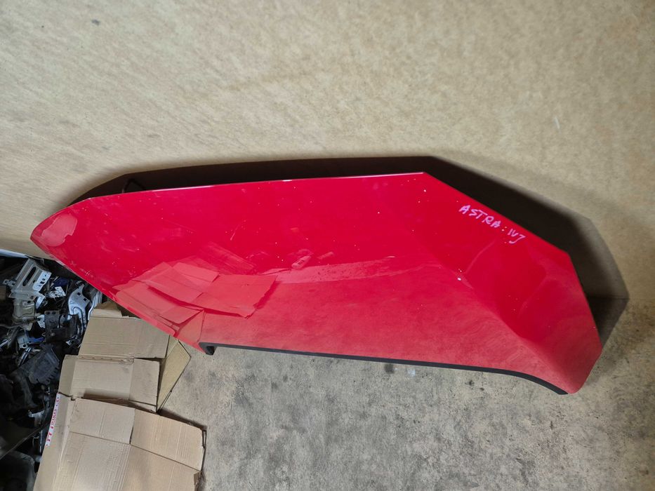 Opel Astra IVJ maska pokrywa silnika.
