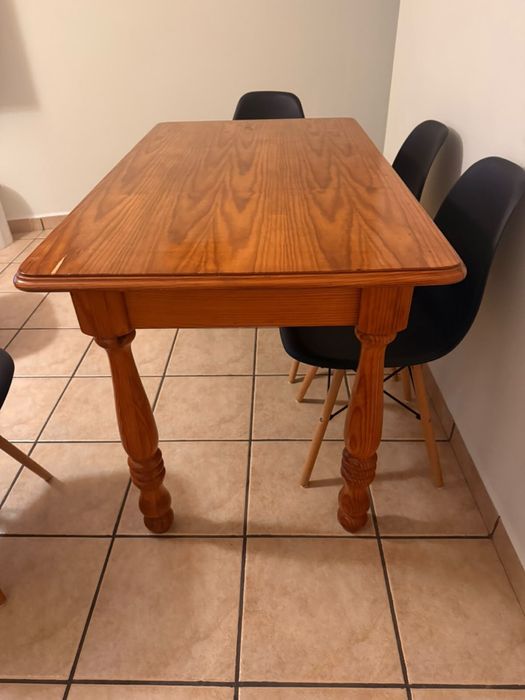 Mesa se cozinha em otimo estado