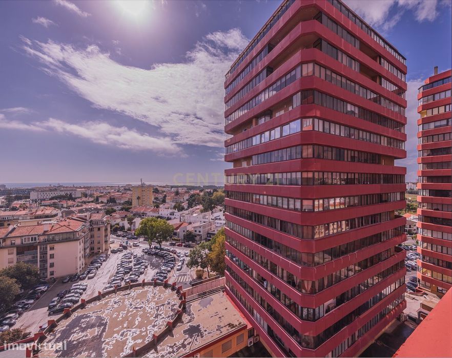 Oportunidade de Investimento | T3 + Estacionamento + Loja | Oeiras