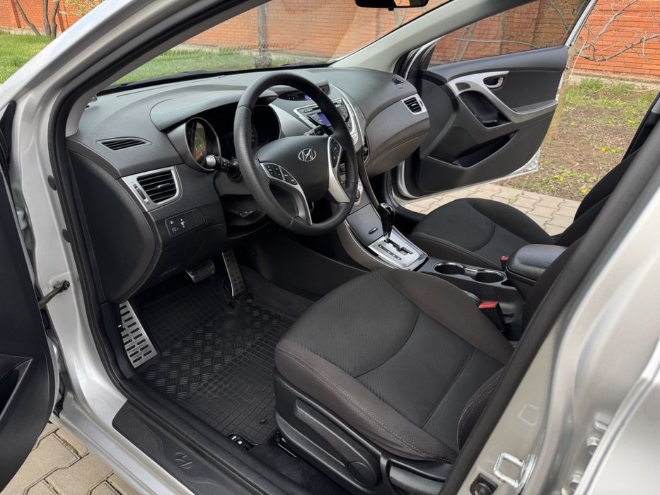 Продам машину Hyundai Elantra