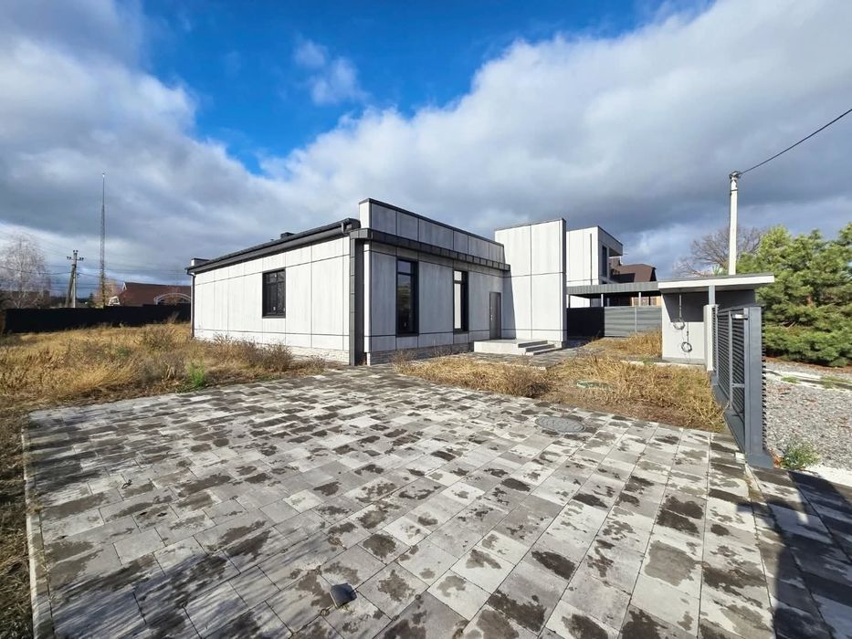 Будинок 1 поверх 135 м2 8 соток землі 4 паркомісця с. Іванковичі