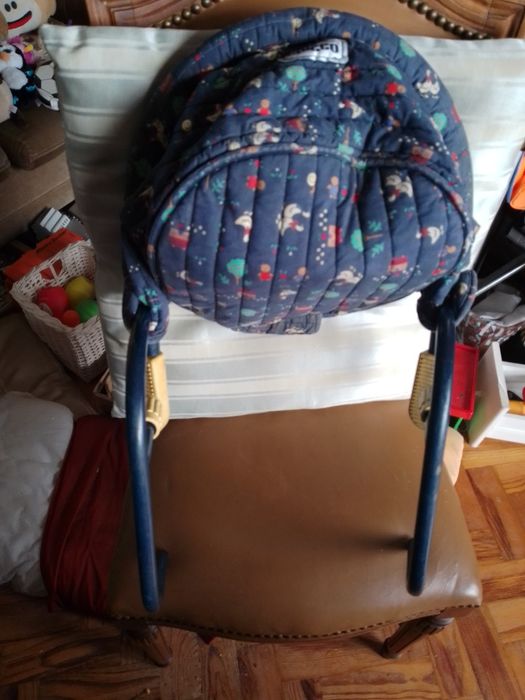 Quer Bebé a papar à mesa como um Senhor?Cadeira Chico9E-Blusa2EDesde2E