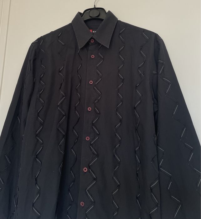 Camisa preta e branca (Exit, tamanho L)