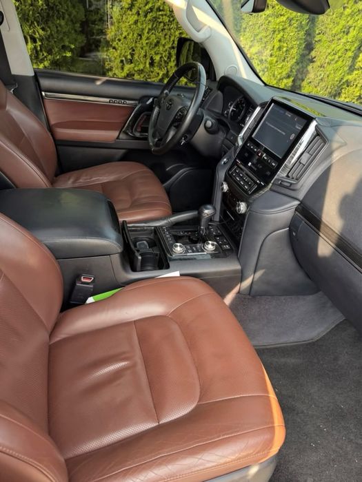 Toyota Land Cruiser 200