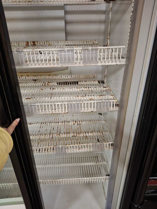 Холодильна шафа вітрина Nord