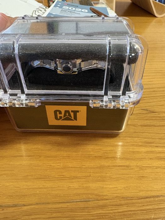 Relógio Cat novo