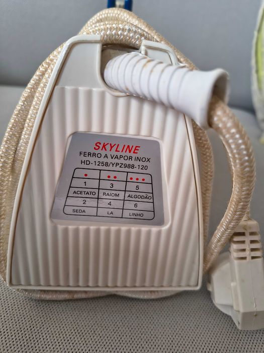 Ferro de engomar a vapor Skyline - pouco uso, a funcionar.