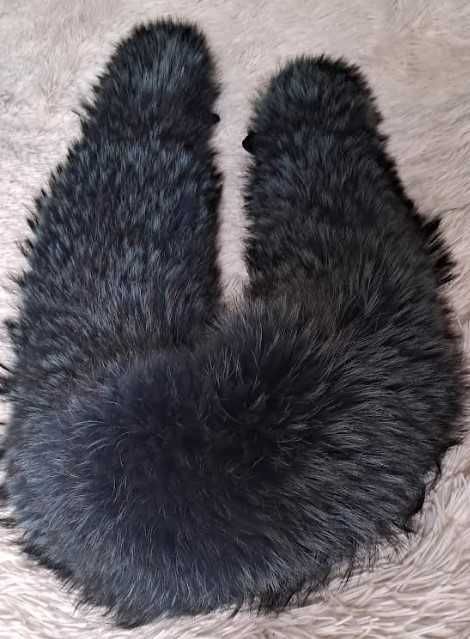 duży, sięgający do pasa, naturalny kołnierz z jenota