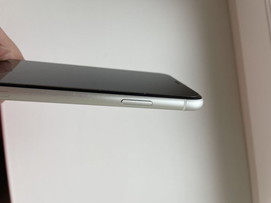 iPhone XR б/у в ідеальному стані із захисним склом та чохлом