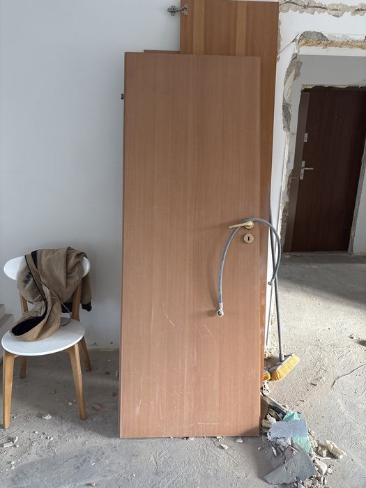 Oddam 2 pary drzwi wrwnętrznych z klamkami