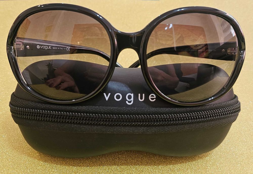 Óculos sol Vogue com caixa