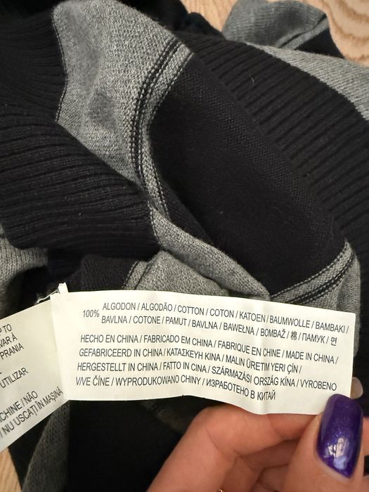 Sweter w paski, czarno szary męski sweter z dekoltem V Pull & Bear L