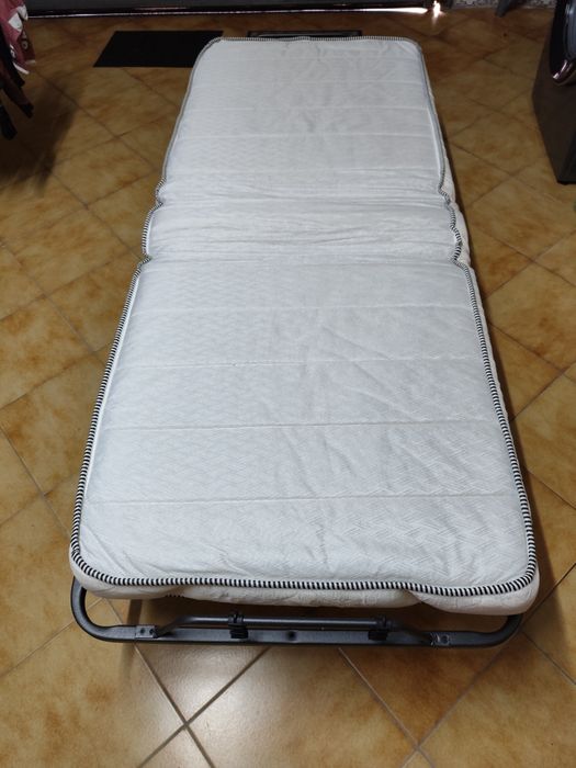 Cama dobrável em excelente estado - 80x190cm