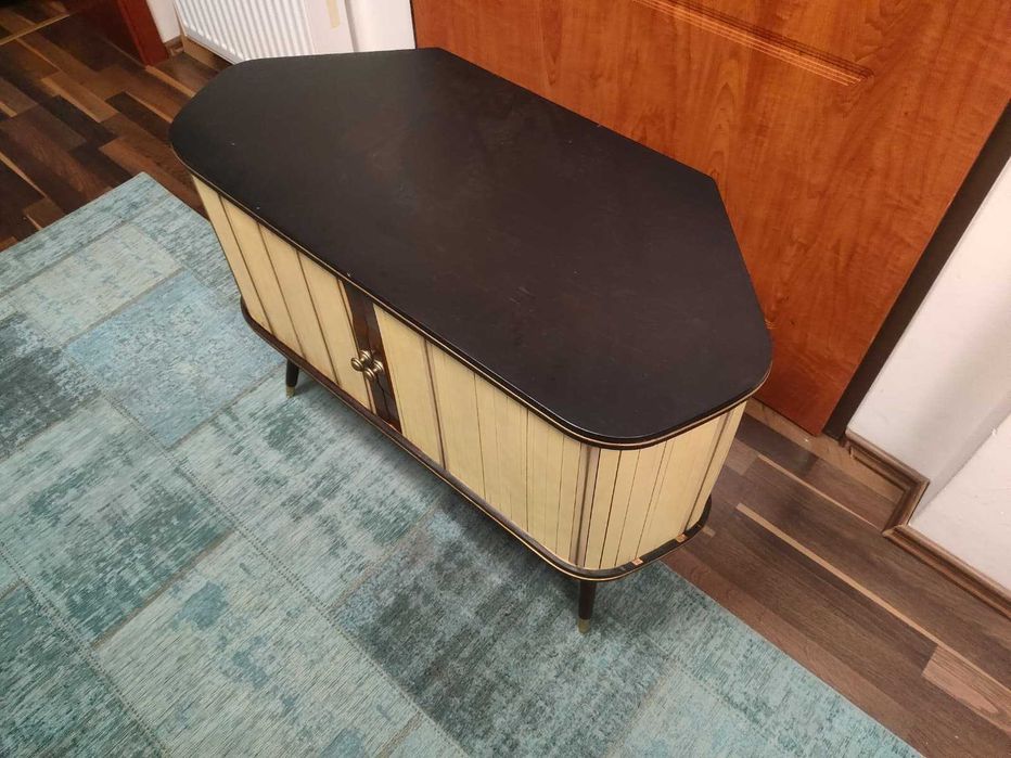 barek w stylu mid-century modern, autentyk po renowacji