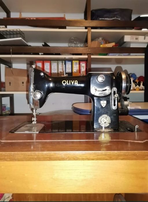 Máquina costura marca oliva